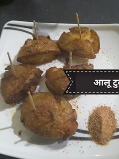 आलू टुक (aloo took recipe in Hindi) रेसिपी मुख्य फोटो