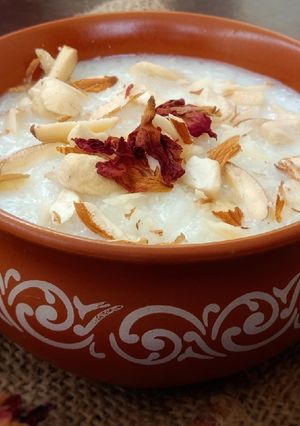 ખીર (Kheer Recipe In Gujarati) રેસીપી મુખ્ય ફોટો