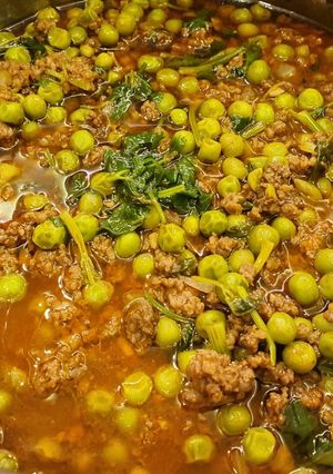 A picture of Lebanese Pea Stew (Bazella w Riz) 🫛🍛.