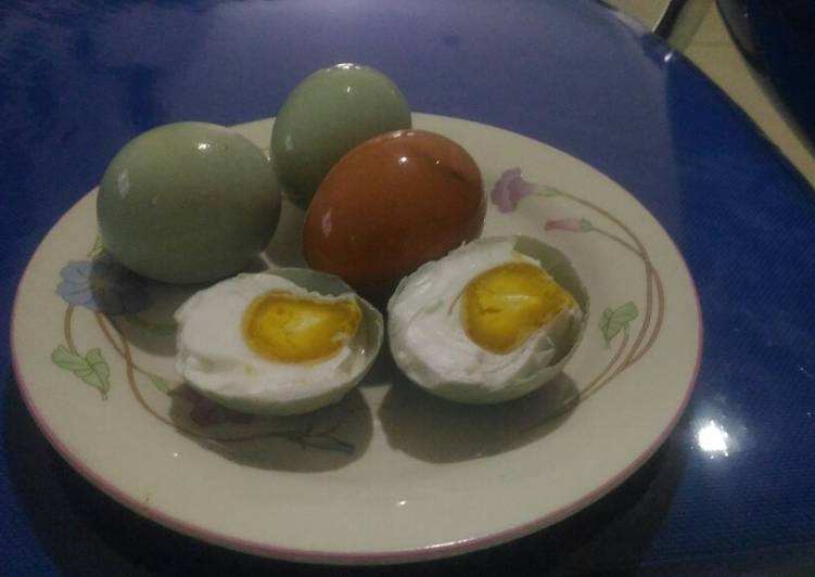 Bagaimana Menyiapkan Telur asin homemade simple yang Lezat