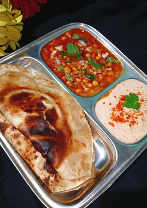 पराठा और खीरे का रायता रेसिपी मुख्य फोटो