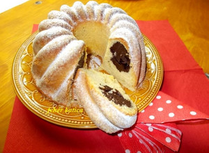 Csokoládékrémmel töltött kuglóf recept fotója