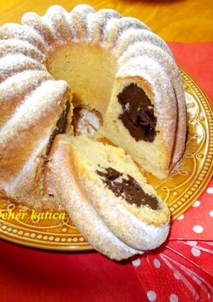 Csokoládékrémmel töltött kuglóf recept fotója