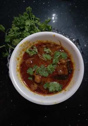 चना मसाला ग्रेव्ही रेसिपी (chana masala gravy recipe in marathi) रेसिपी चे मुख्य फोटो 