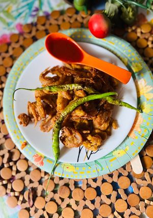 A picture of Onion pakora (Monsoon special).