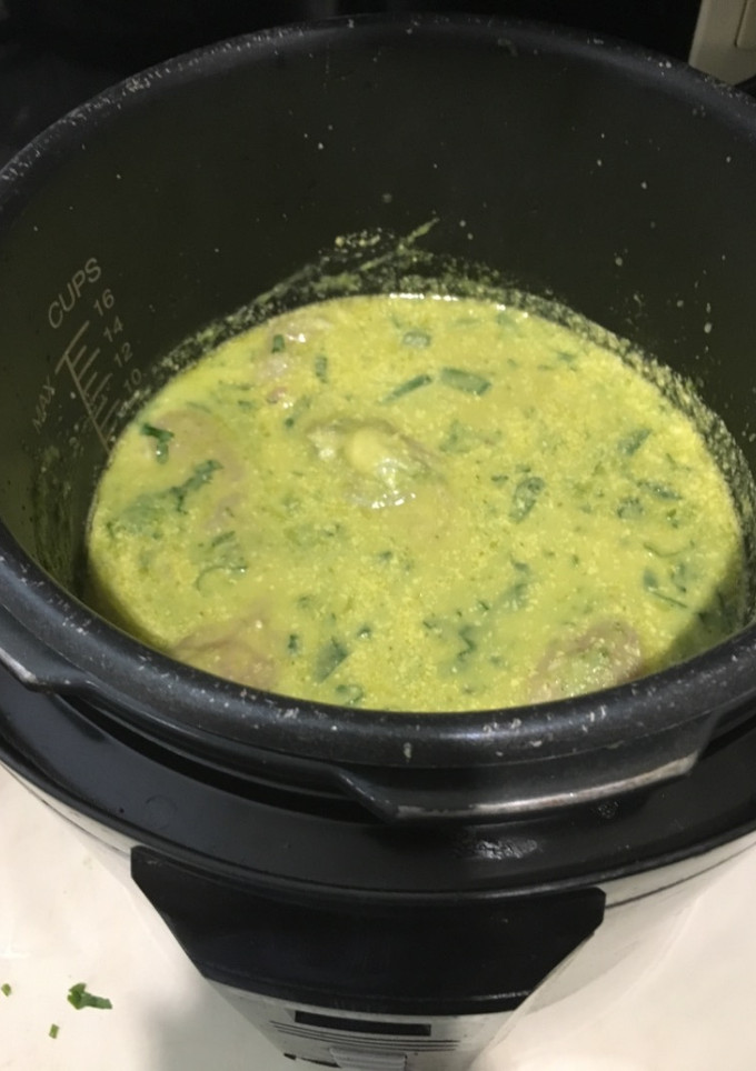 Una foto de Pechugas de Pollo con crema de Maíz y Cilantro