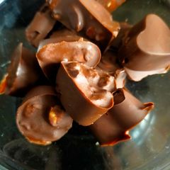 A picture of Roasted Almonds Chocolate.