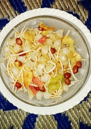 उपवास चिवडा (Upvas Chivda Recipe In Marathi) रेसिपी चे मुख्य फोटो 