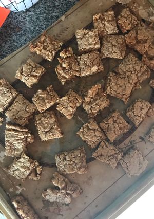 Una foto de Cuadraditos de manzana roja y avena!