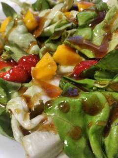 Una foto de Ensalada de fresa y mango