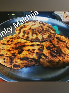 बाजरे की मीठी रोटी (bajre ki meethi roti recipe in Hindi) रेसिपी मुख्य फोटो