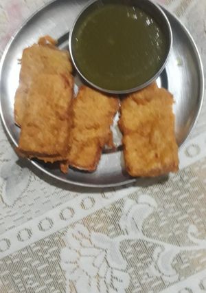 A picture of Bread pakoda.