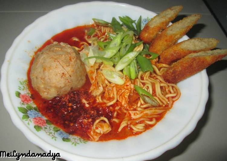 Mie Rebus Asem Pedes