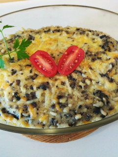 Una foto de Puré de patatas con morcilla de Burgos y queso
