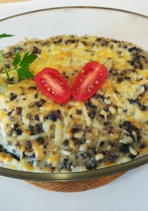 Una foto de Puré de patatas con morcilla de Burgos y queso