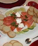 Salmón escocés ahumado con crema de lima