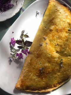Una foto de Calzone vegetariana 🌱 de masa quebrada, rellena de acelgas y queso ricotta