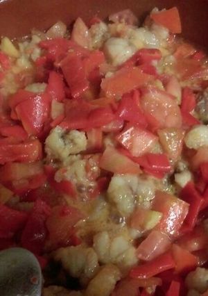 Foto principal de Rape salteado con picadillo de tomate y pimientos del piquillo