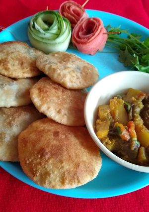 A picture of Bathua kachori.