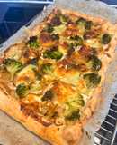 🧅 Caramelised onion, mozzarella and 🥦 broccoli puff pastry tart