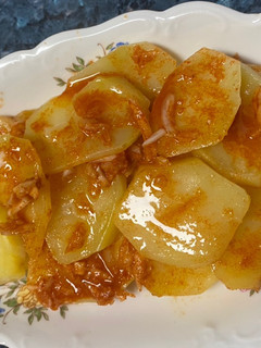 Una foto de Patatas al ajillo estilo Jaén en estuche Lékué