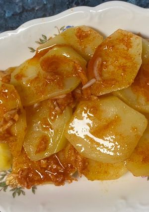 Una foto de Patatas al ajillo estilo Jaén en estuche Lékué