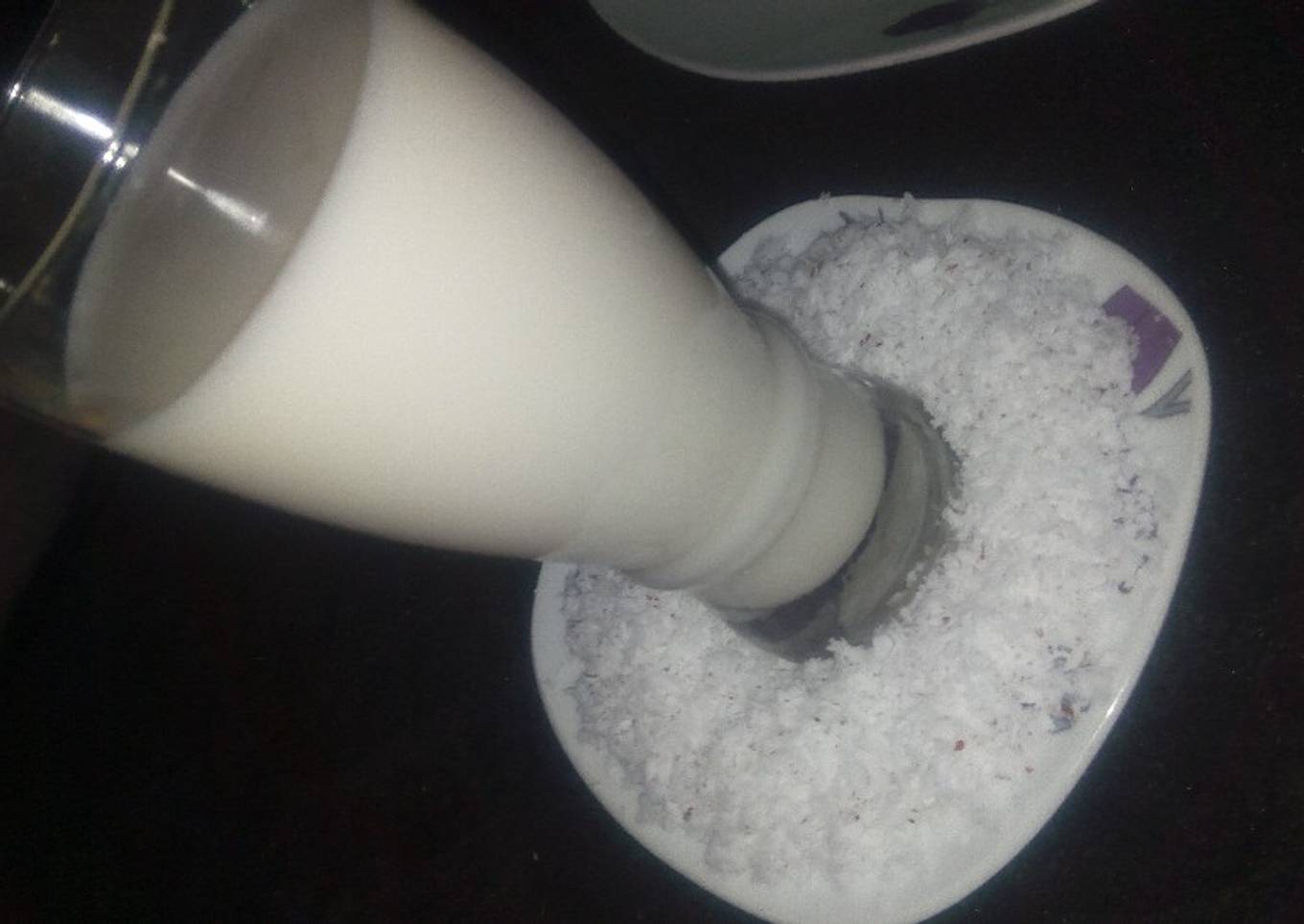 Coconut, banana and milk snoothy