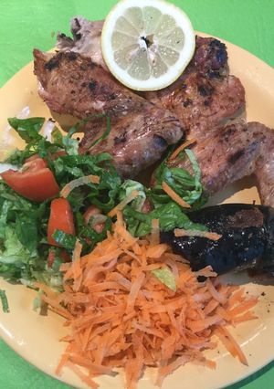 Una foto de Alitas de Pollo Crocantes al Limón con Morcilla Asada