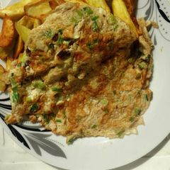 A picture of Sweet Potatoes chips and Fried eggs.
