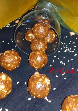 A picture of Dates, Peanuts & Sesame Ladoos.