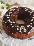 Ciambella con yogurt greco e gocce di cioccolato