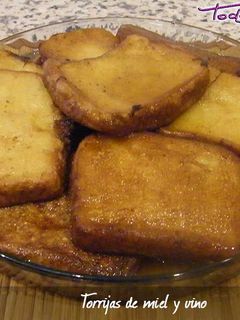 Una foto de Torrijas de miel y vino dulce