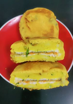 A picture of Ulta Vada pav.