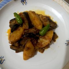 A picture of Aloo baingan 🥔🍆.