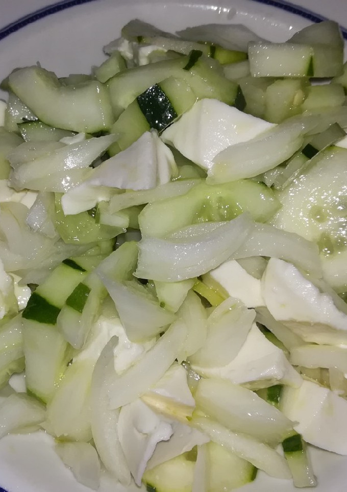 Una foto de Pepino con queso fresco