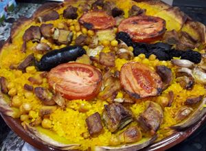 Una foto de Arros al forn (Arroz al horno a la valenciana)