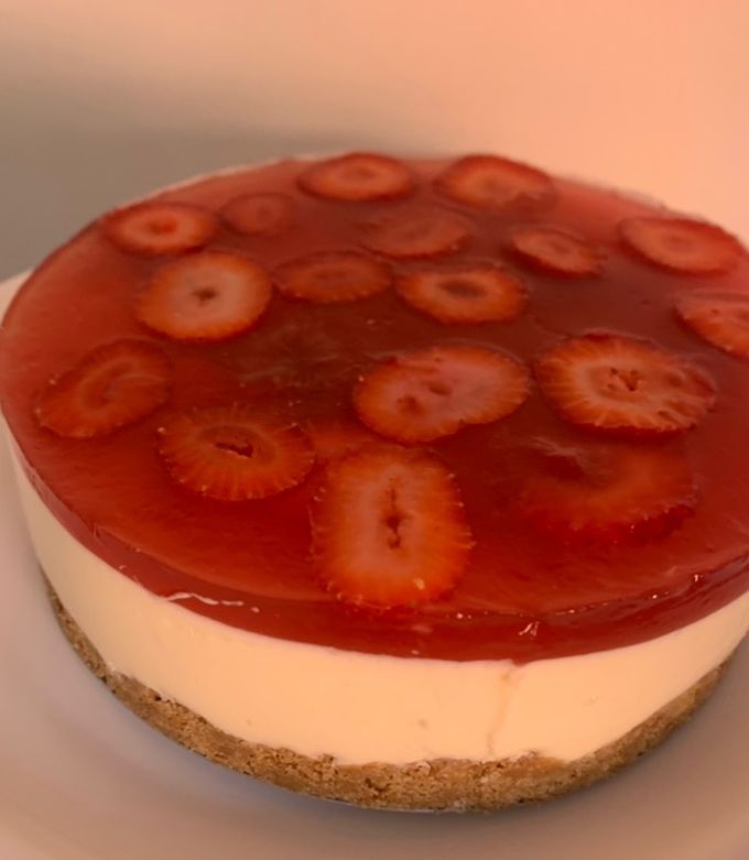 Una foto de Cheesecake de frutilla (sin horno)