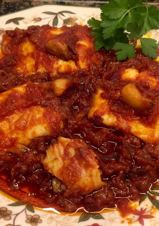 Una foto de Bacalao a la vizcaína con tomate