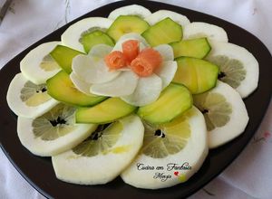 Foto di Insalata di cedro, daikon, avocado e salmone