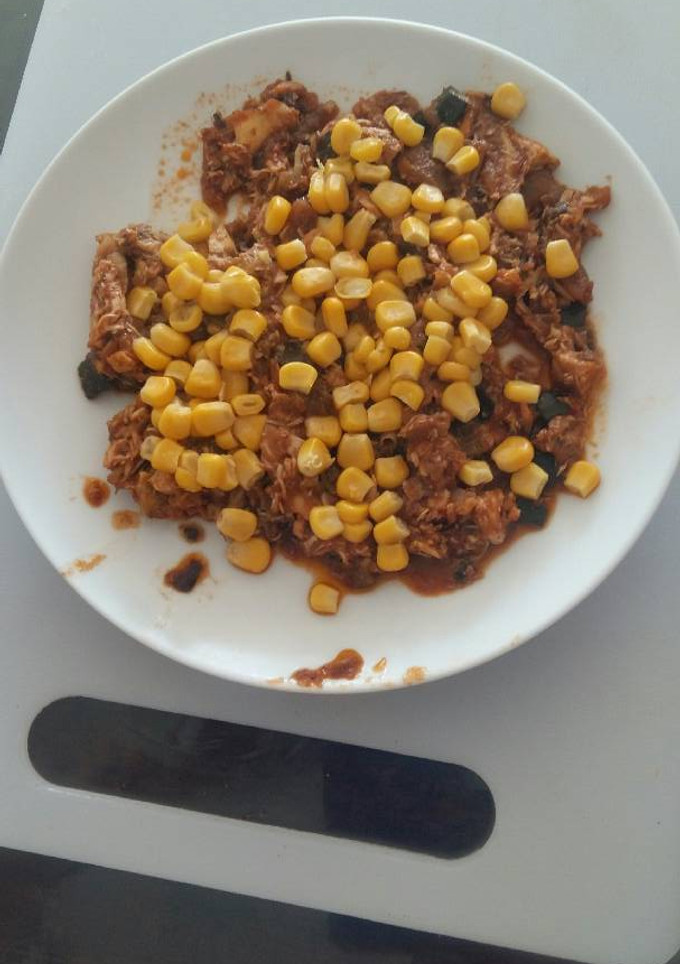 Una foto de Pisto con gallina y maíz