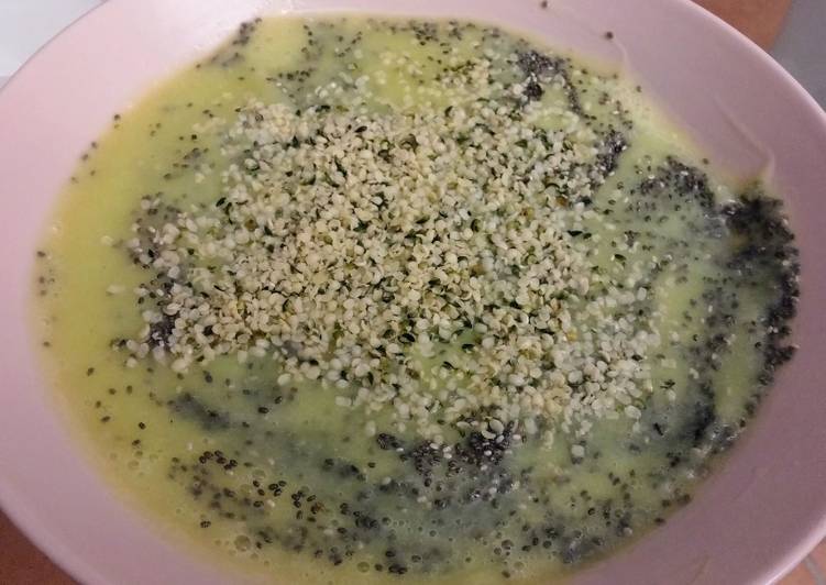 Manière simple pour faire Parfait Soupe courgettes/pommes de terre (vegan)