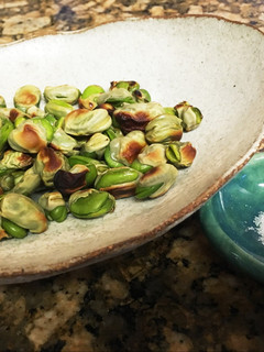 A picture of Grilled fava beans.