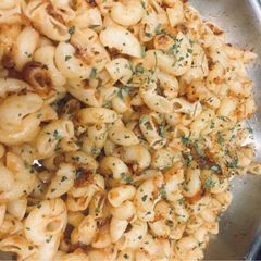 A picture of Yummy Macroni.
