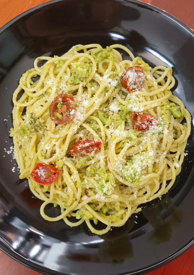 Una foto de Espaguetis con aguacate