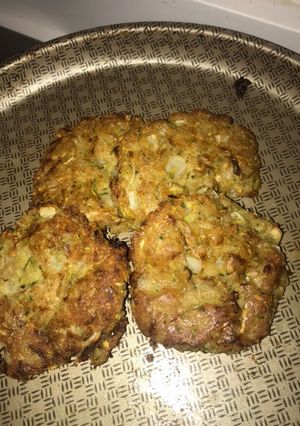 Una foto de Hamburguesa de avena, zucchini y cebolla (vegana)