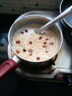 சேமியா பால் பாயாசம்(semiya pal payasam recipe in tamil) செய்முறை முக்கிய புகைப்படம்
