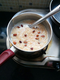 சேமியா பால் பாயாசம்(semiya pal payasam recipe in tamil) செய்முறை முக்கிய புகைப்படம்