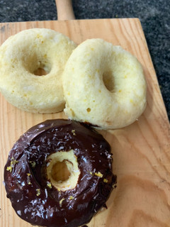 Una foto de Donuts limón microondas