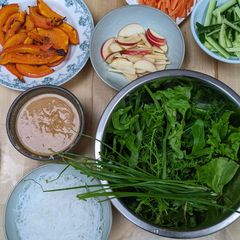 A picture of Vietnamese veggie summer rolls.