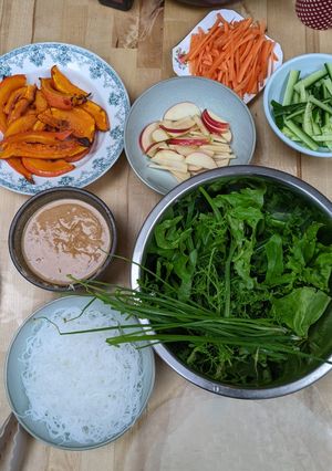 A picture of Vietnamese veggie summer rolls.